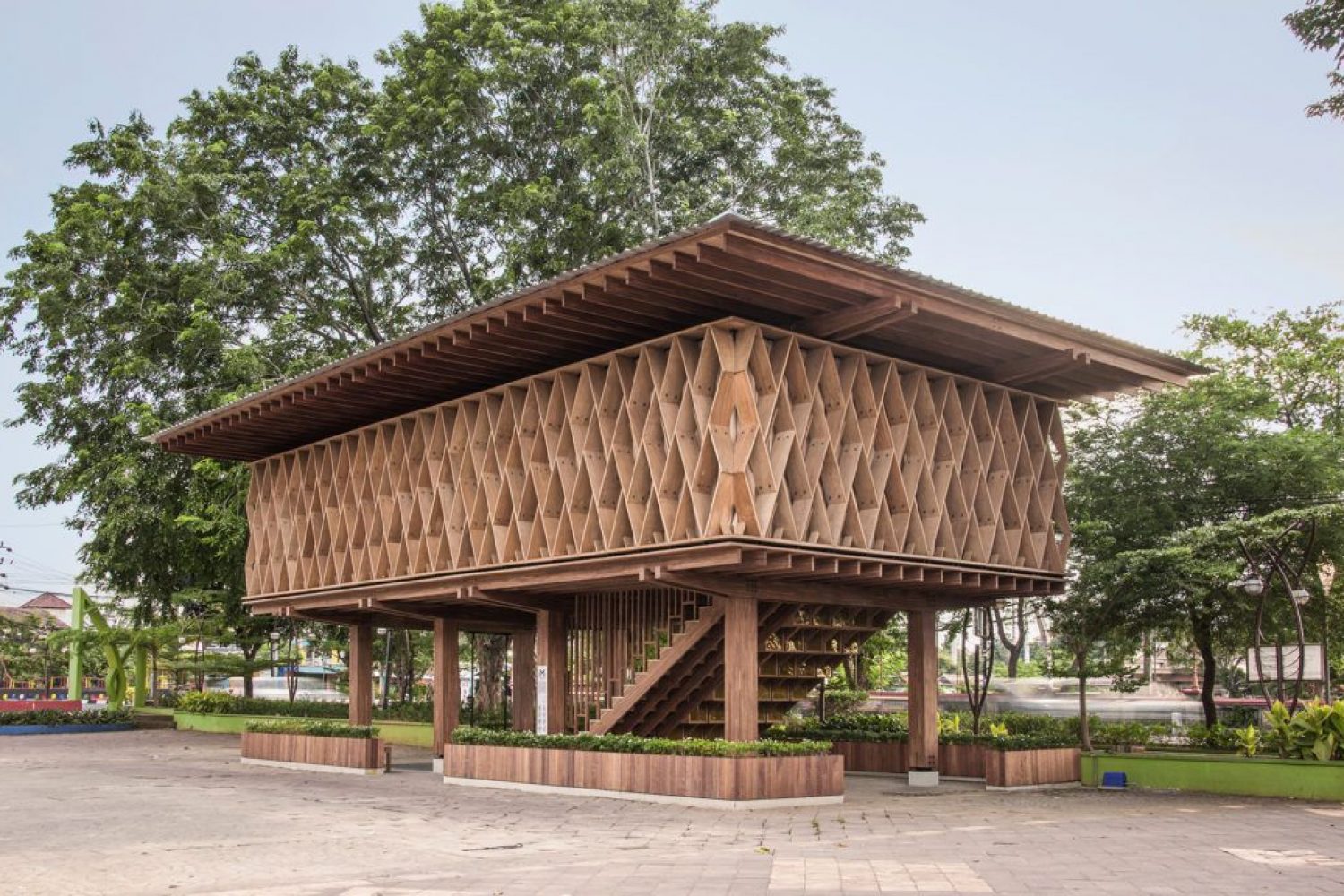 The Warak Kayu Microlibrary that implement sustainable design